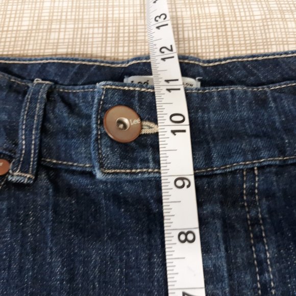 LEE Women's Capri Jeans Size 10 Just Below the Waist Medium Wash Blue Denim - Picture 12 of 15